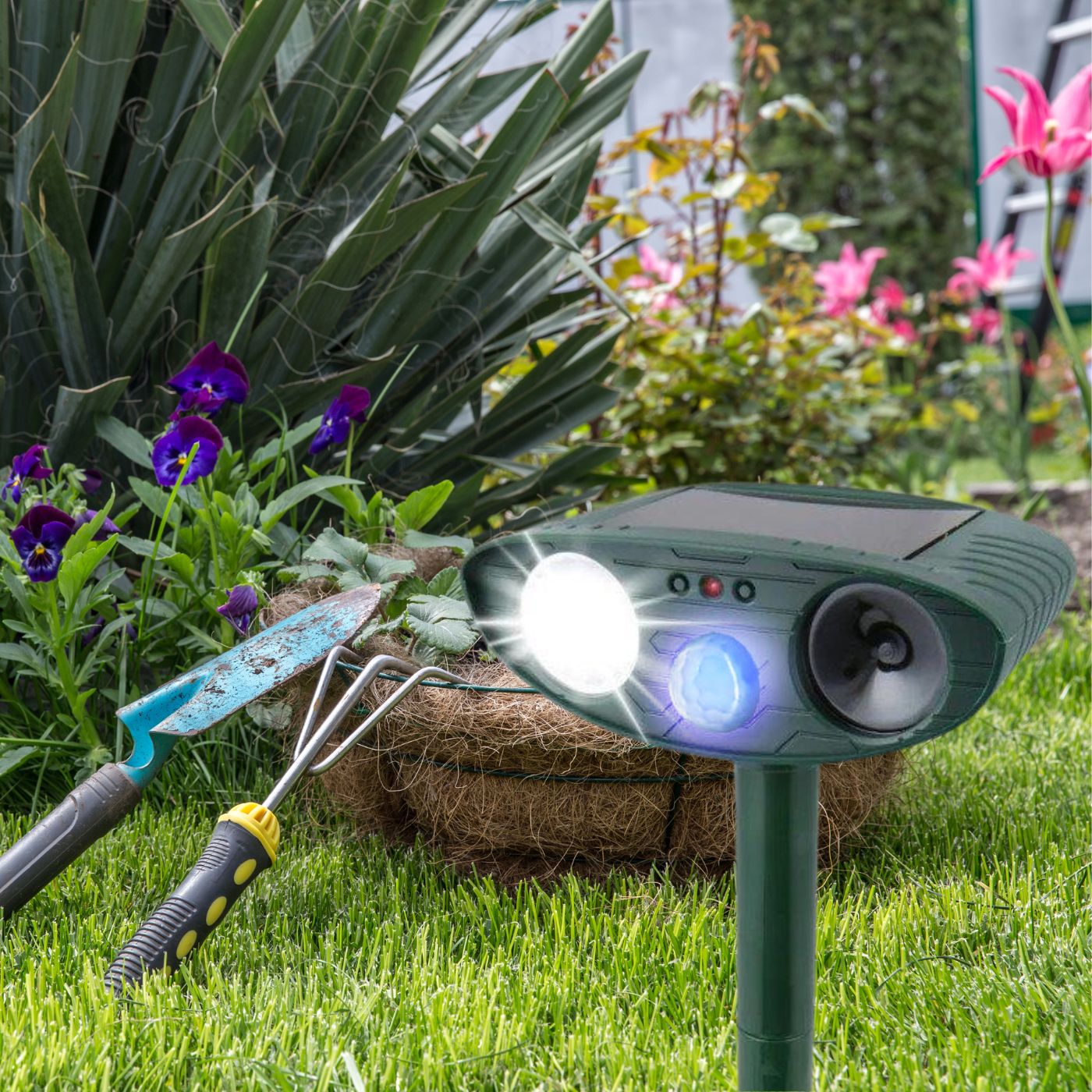 Ultrasonic Outdoor Animal Repeller - Solar Powered